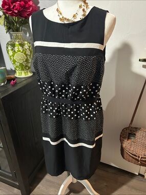LOFT Black and White Sleeveless Patterned Dress
